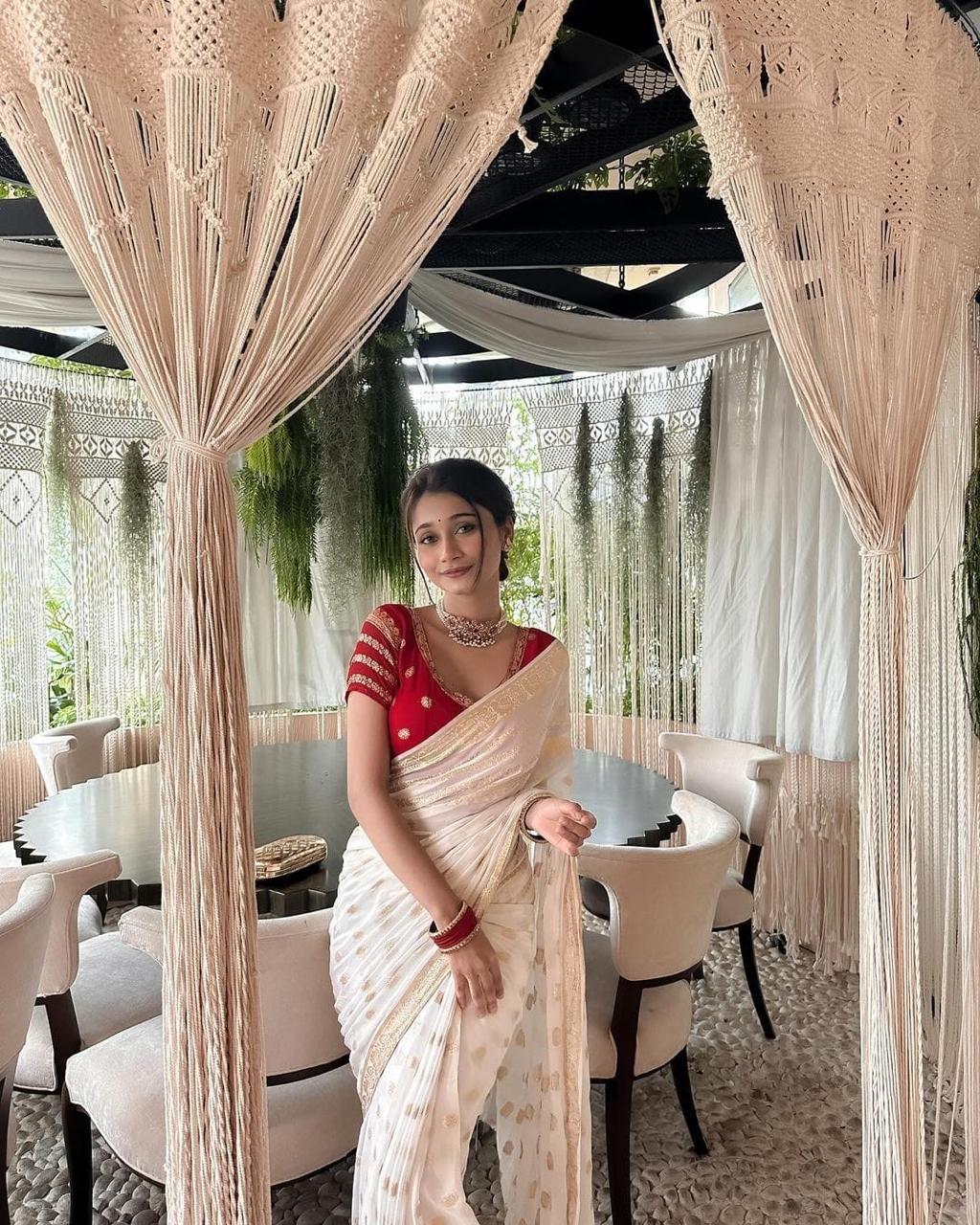 White Viscose Georgette Saree with Running Blouse – Elegant Partywear Collection