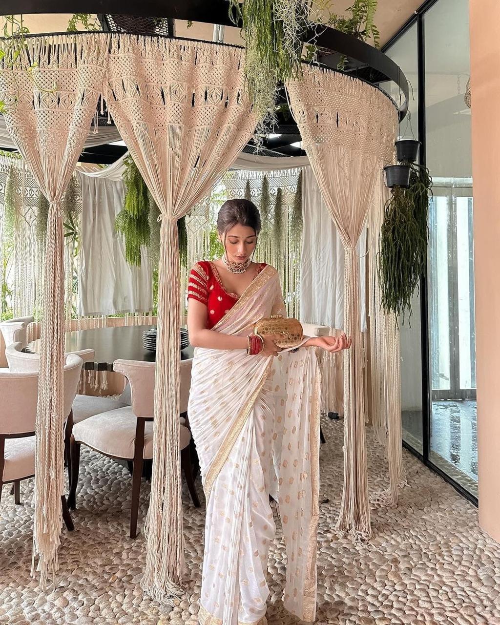 White Viscose Georgette Saree with Running Blouse – Elegant Partywear Collection