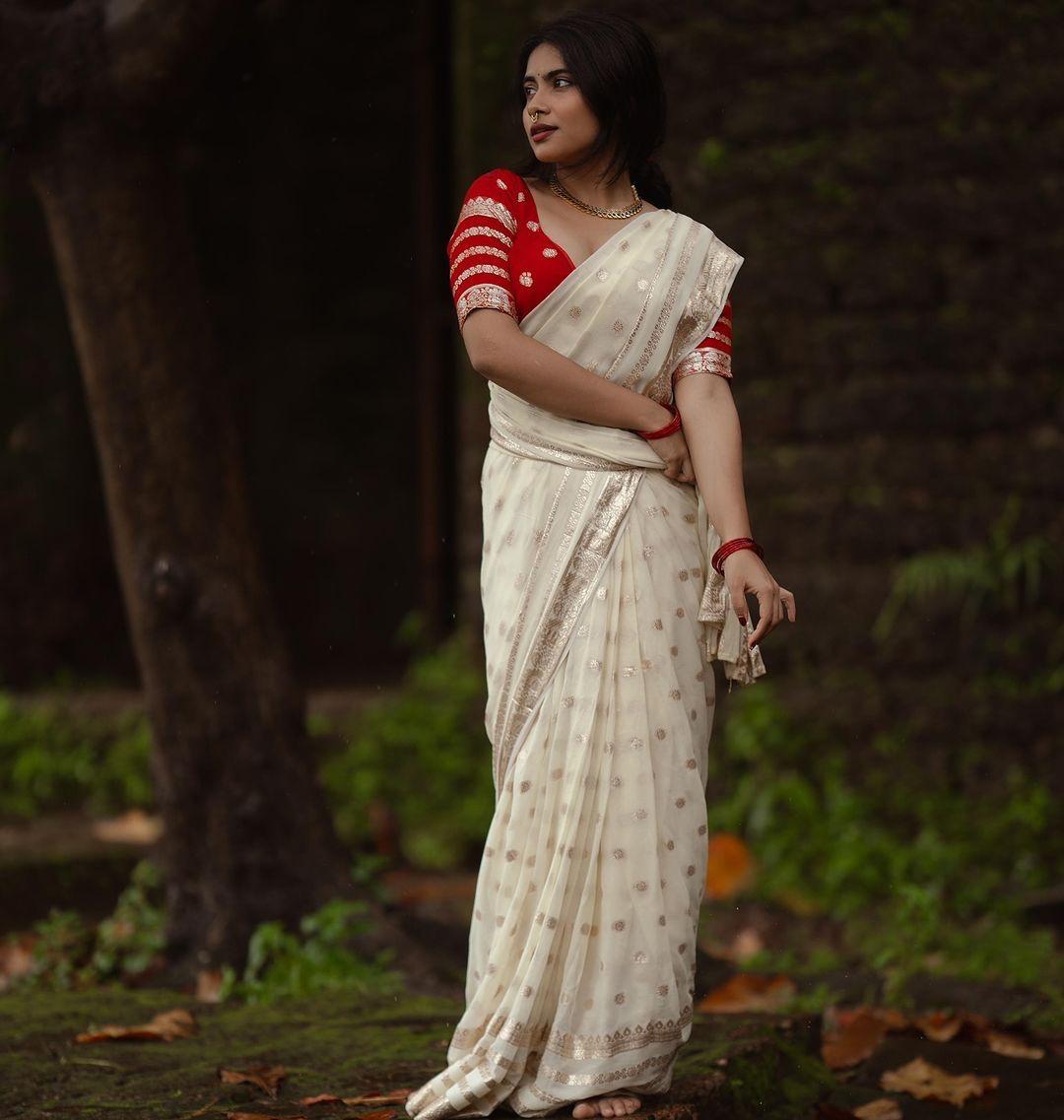 White Viscose Georgette Saree with Running Blouse – Elegant Partywear Collection