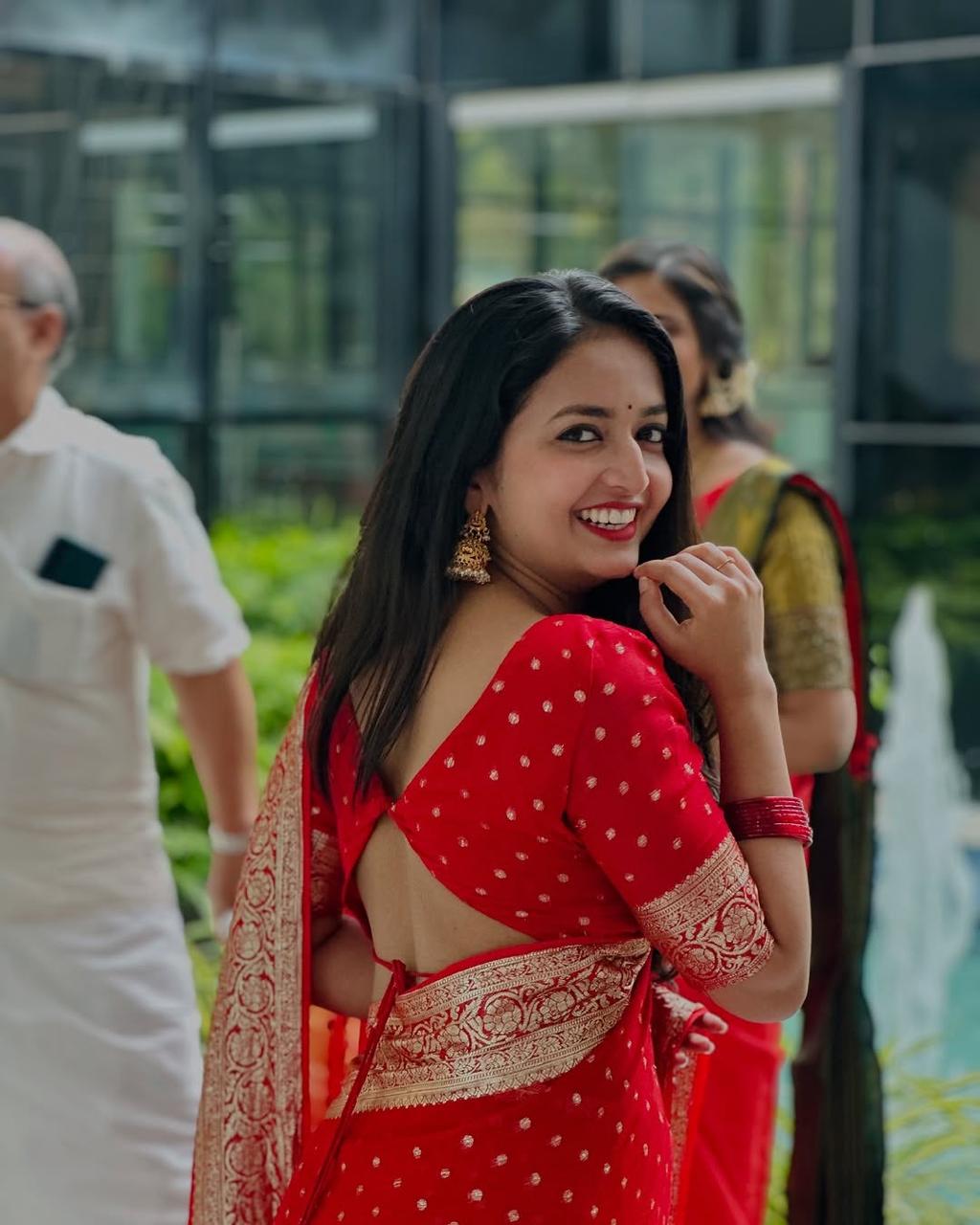 Red Viscose Georgette Saree with Running Blouse – New Partywear Collection