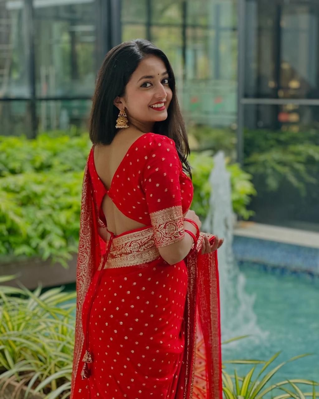 Red Viscose Georgette Saree with Running Blouse – New Partywear Collection
