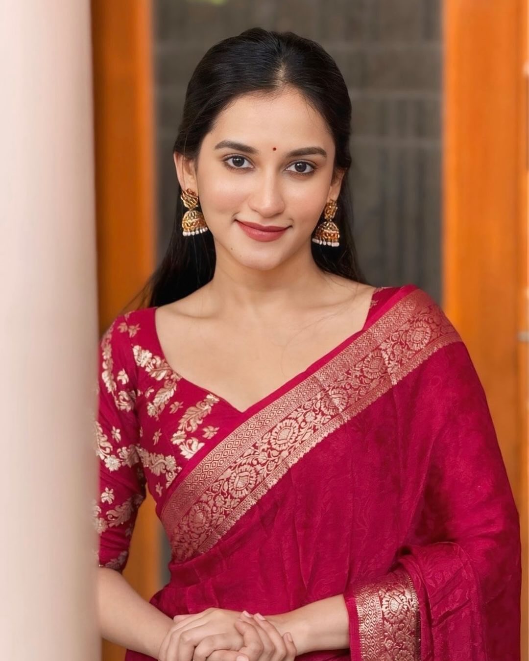 Red Viscose Chinon Saree with Dola Banarasi Silk Blouse – Festive & Wedding Wear