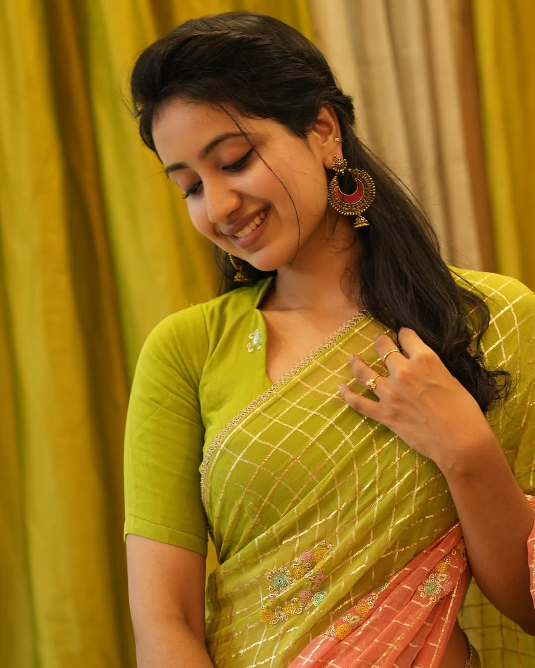 Zari Checks Viscose Weaving Saree with Chinnon Blouse – Party & Festive Wear