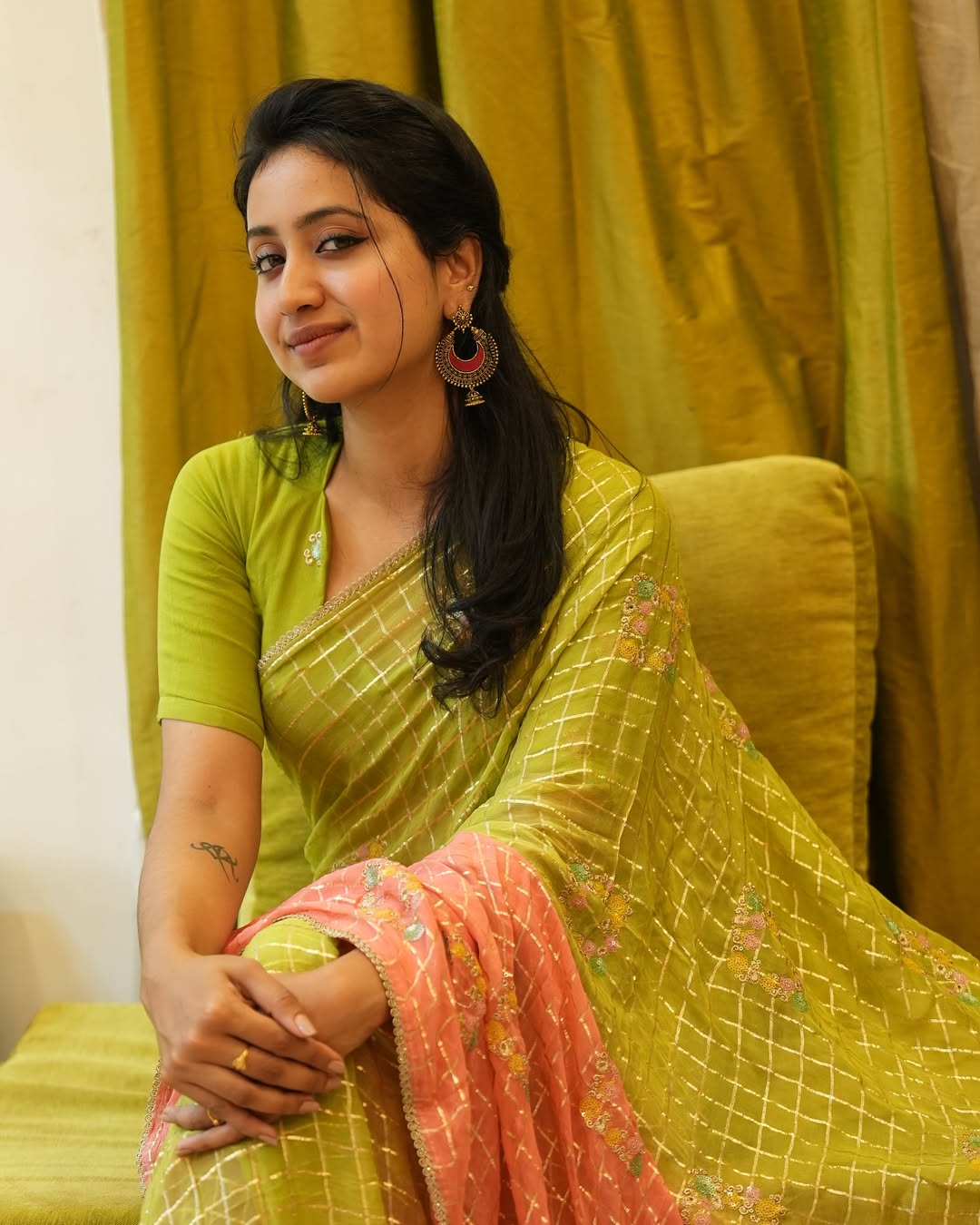 Zari Checks Viscose Weaving Saree with Chinnon Blouse – Party & Festive Wear