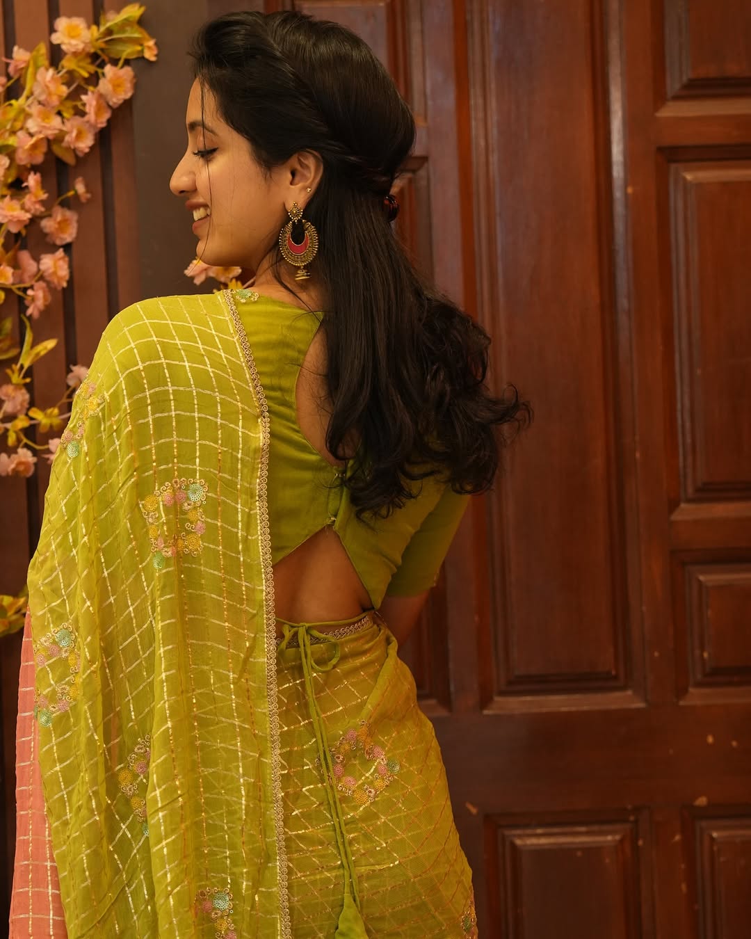 Zari Checks Viscose Weaving Saree with Chinnon Blouse – Party & Festive Wear