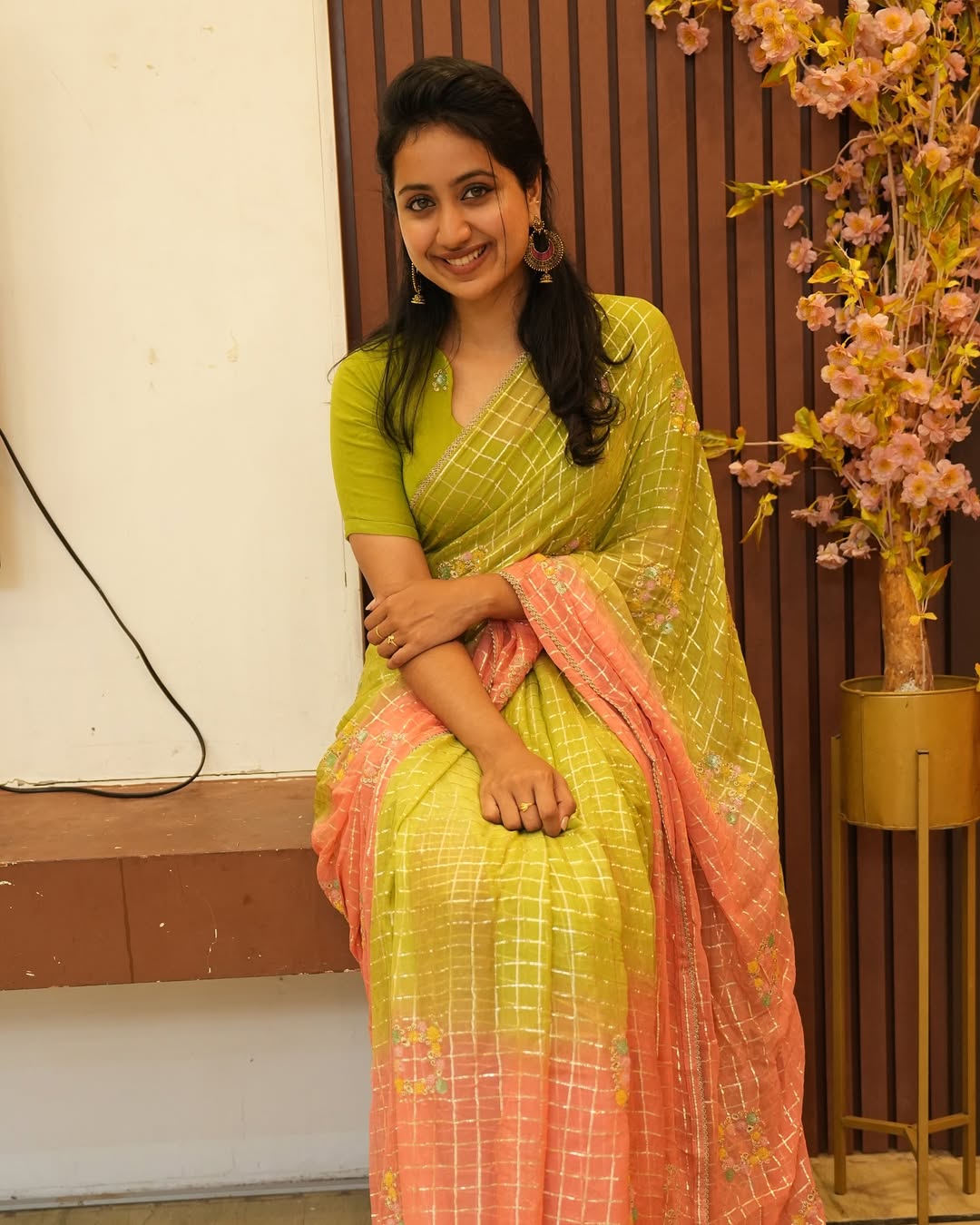 Zari Checks Viscose Weaving Saree with Chinnon Blouse – Party & Festive Wear