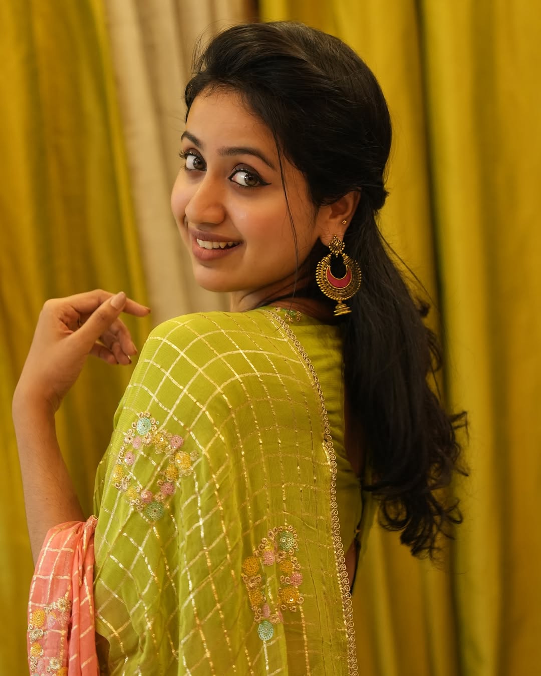 Zari Checks Viscose Weaving Saree with Chinnon Blouse – Party & Festive Wear