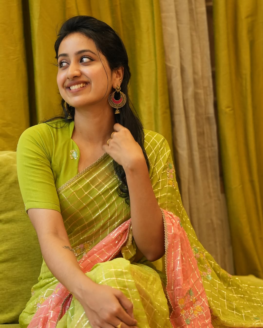 Zari Checks Viscose Weaving Saree with Chinnon Blouse – Party & Festive Wear